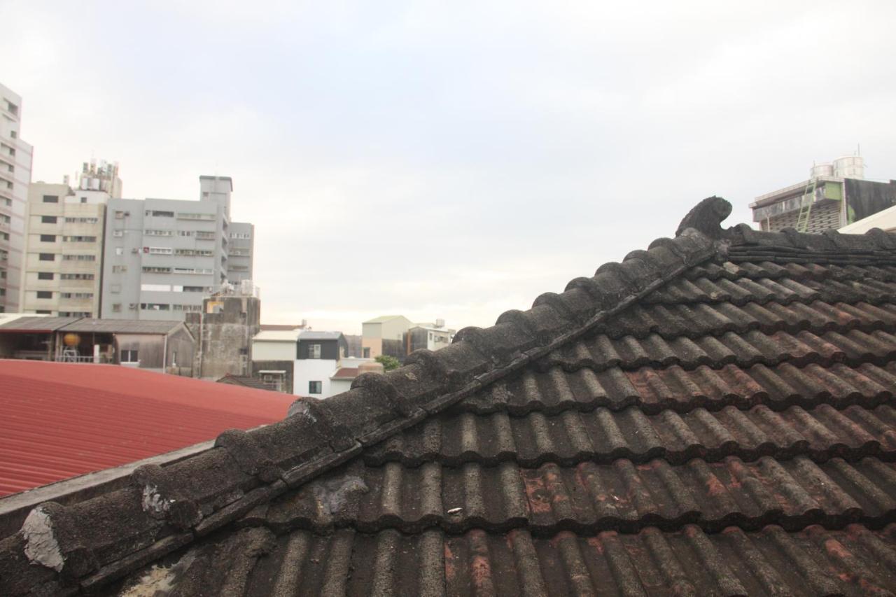 Neat Hostel Tainan Exterior photo