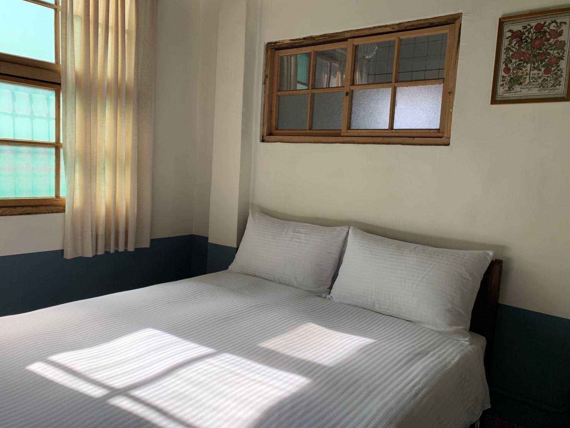 Neat Hostel Tainan Exterior photo
