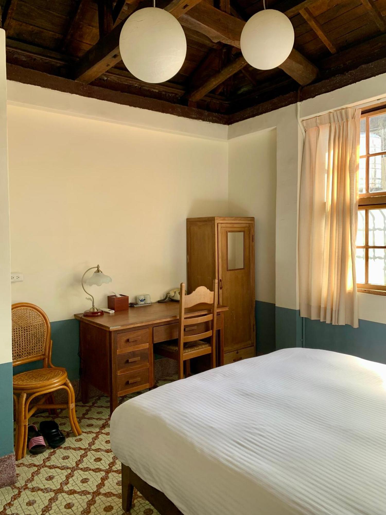 Neat Hostel Tainan Exterior photo