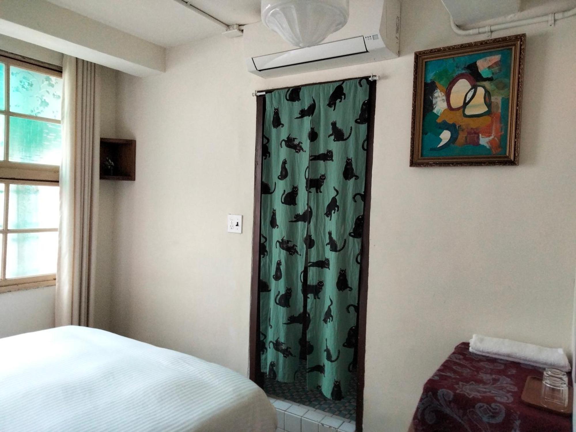 Neat Hostel Tainan Exterior photo