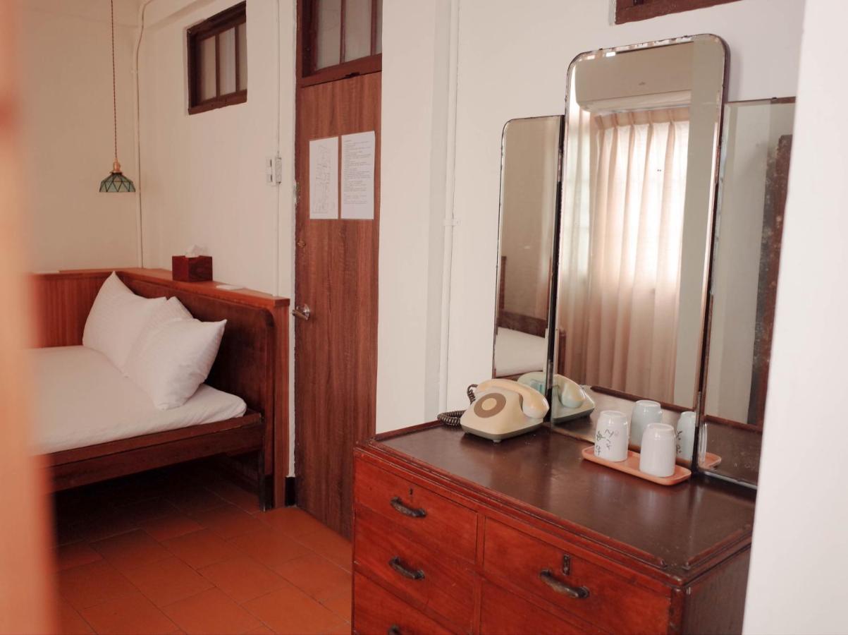 Neat Hostel Tainan Exterior photo