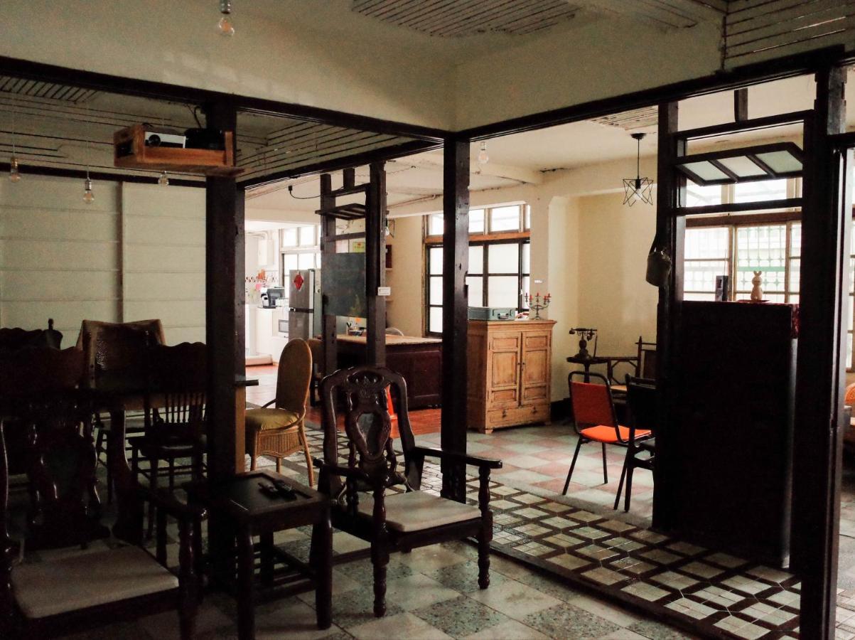 Neat Hostel Tainan Exterior photo