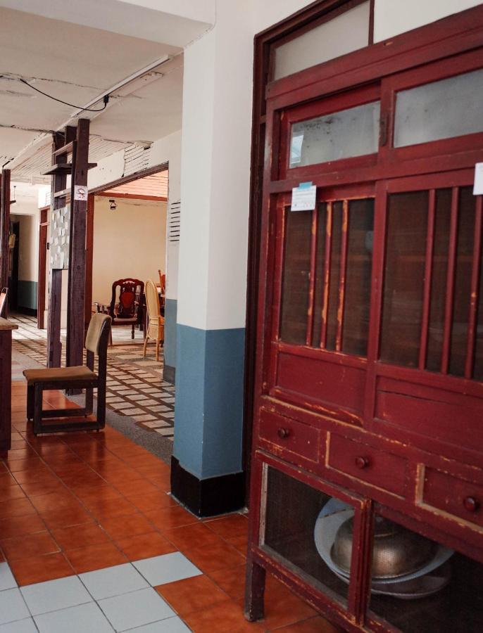 Neat Hostel Tainan Exterior photo